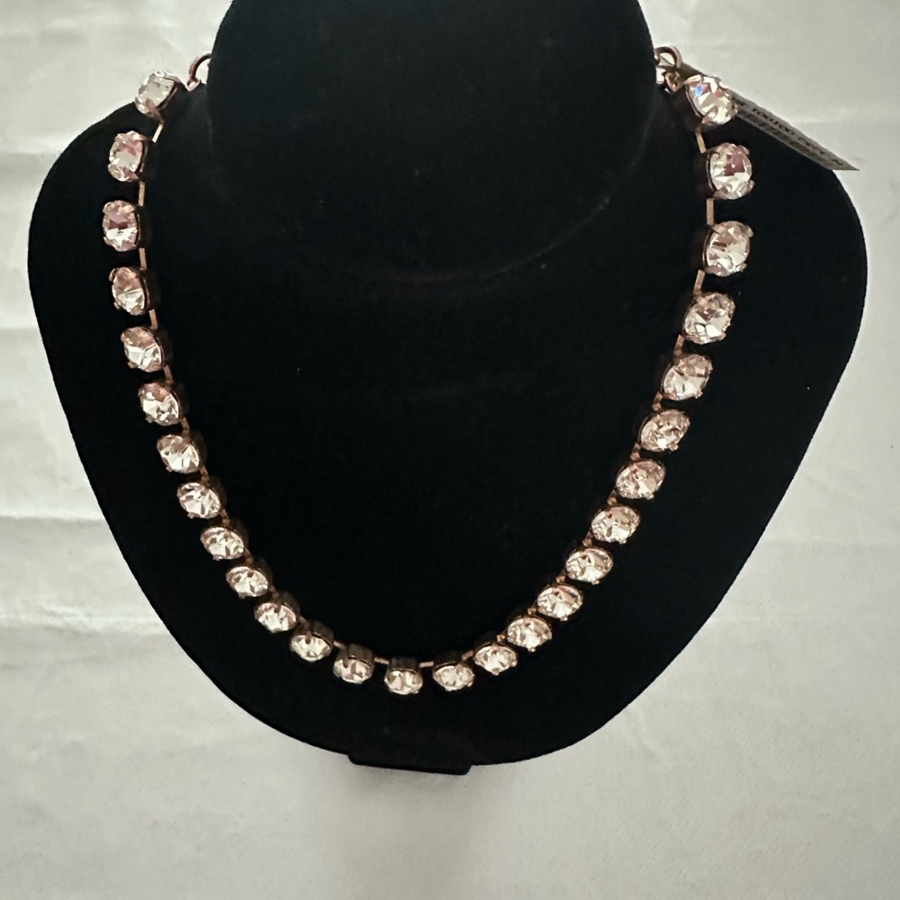 Elegant Crystal Necklace by Mariana.